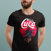 A la Grande le Puse Cuca de @SimpsonitoMX - Playera CABALLERO