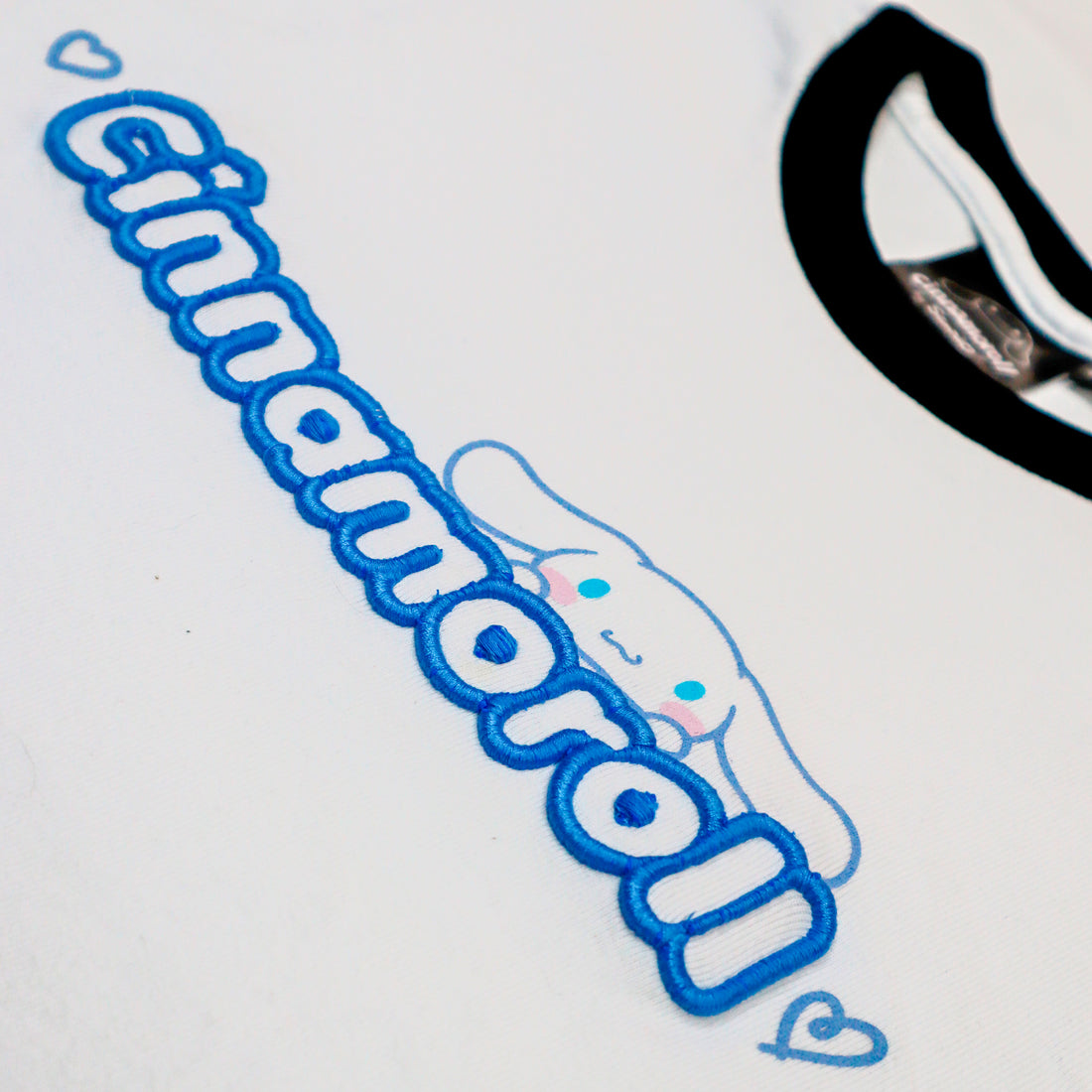 Cinnamoroll Bordado Blanco  - Playera DAMA Licencia SANRIO™