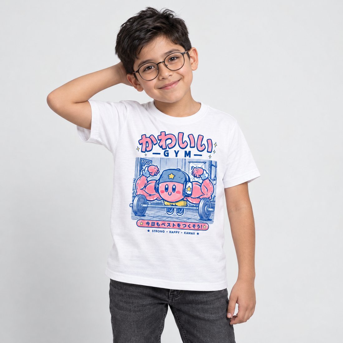 Kawaii GYM Color Blanco - Playera NIÑO, vista frontal con modelo 2