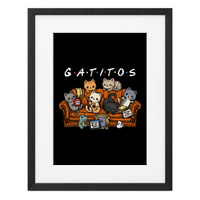 Gatifriends con paspartú blanco y marco negro de madera MDF, vista frontal.