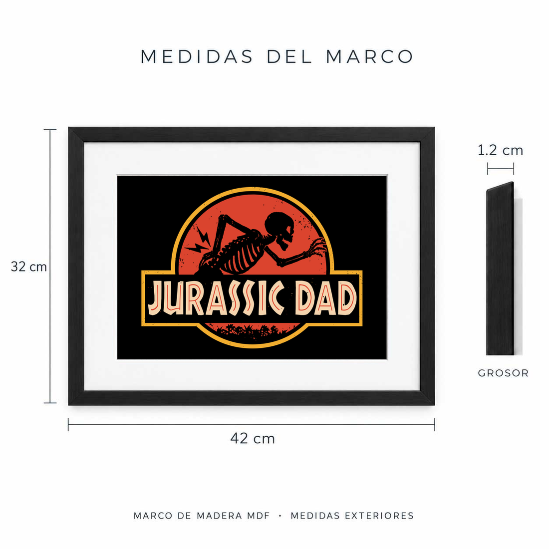 Medidas exteriores del marco Jurassic Dad: 42 cm de ancho y 32 cm de alto, 1.2 cm de grosor.