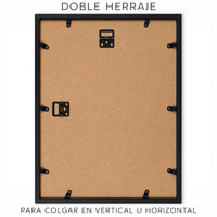 Vista trasera del marco MDF con dos herrajes para colgar en vertical u horizontal.