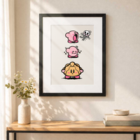 Pan de Muerto Kirby vertical con paspartú blanco, colgado en una pared.